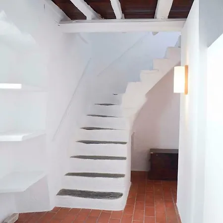 Holiday home Cozy Townhouse In The Heart Of By By Ja Coderch *