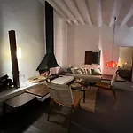 Cozy Townhouse In By Coderch Milá - Nyaraló