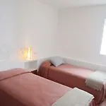 Cozy Townhouse In By Coderch Milá - Nyaraló