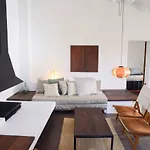 Cozy Townhouse In By Coderch Milá - Nyaraló *