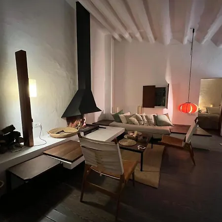 Cozy Townhouse In The Heart Of By By Ja Coderch Ferienhaus