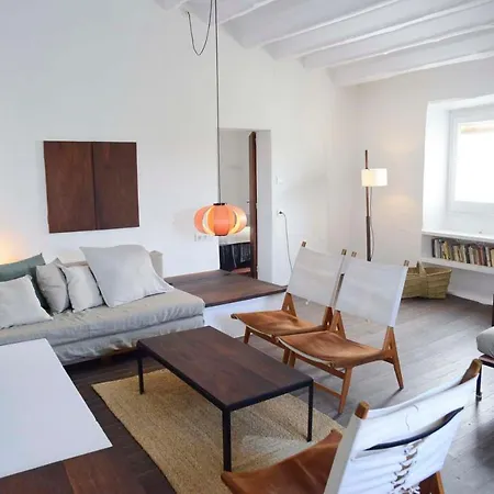 Cozy Townhouse In By Coderch Milá -