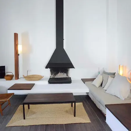 Cozy Townhouse In By Coderch Milá -